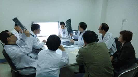 南京华肤皮肤病医院:一人看病多科医治